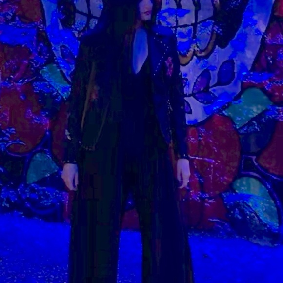 Embroidered leather jacket. - Picture 10 of 11